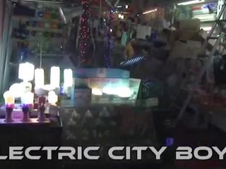 Electric ciudad stripling