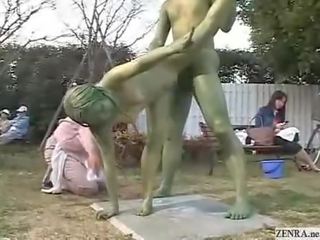 Green japānieši dārzs statues jāšanās uz publisks