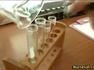 Birichina orientale infermiera prende swell sperma tiro
