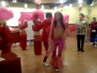 Tremendous bailando fiesta