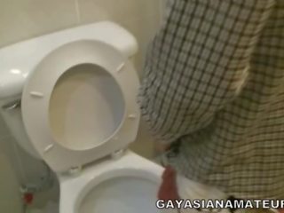 Aziāti urinēt stripling